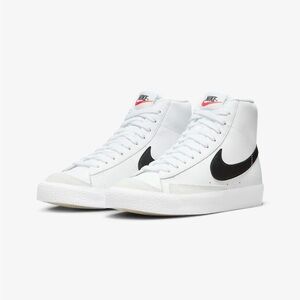 Nike Blazer Mid ‘77 shoe (Big kid’s 6.5 / women’s 8)